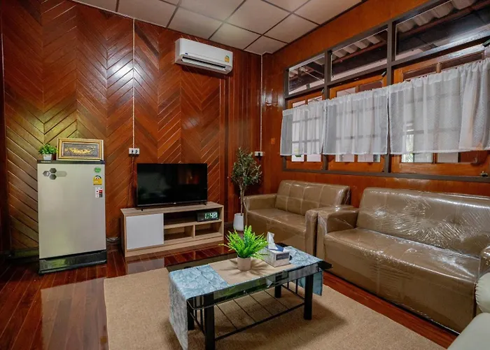 Canal-side Wooden House 3br Private Garden 別荘 バンコク都