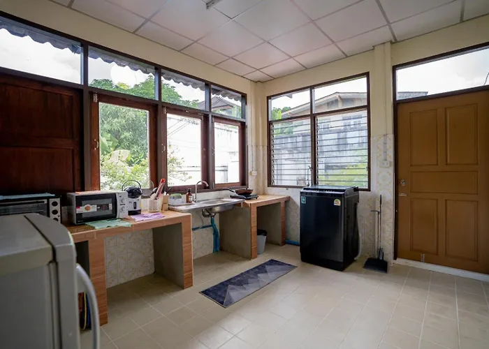 別荘 Canal-side Wooden House 3br Private Garden バンコク都