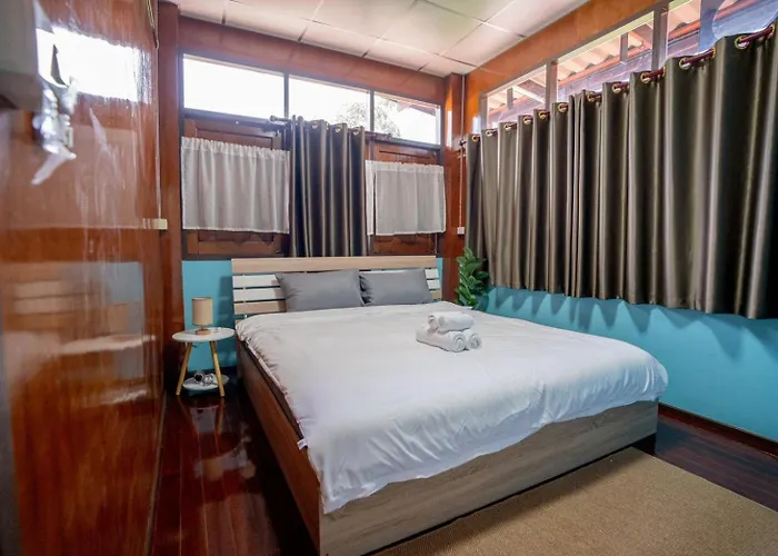 別荘 Canal-side Wooden House 3br Private Garden バンコク都