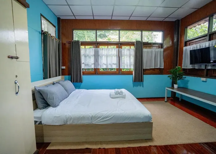 別荘 Canal-side Wooden House 3br Private Garden バンコク都