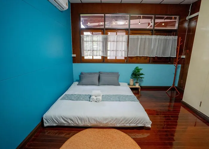 Canal-side Wooden House 3br Private Garden 別荘 バンコク都