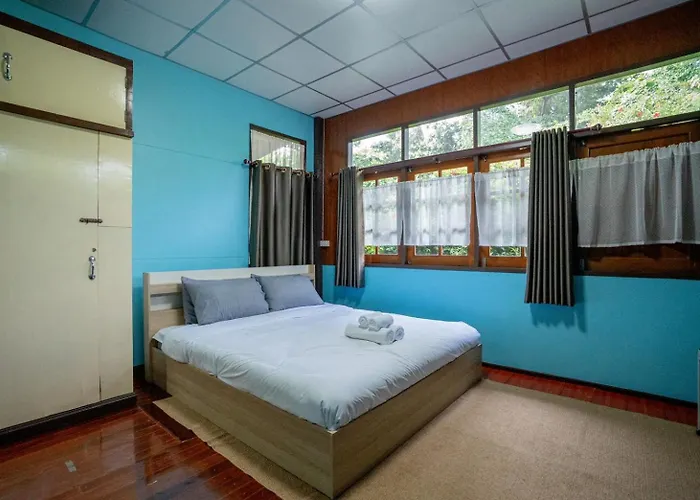 Canal-side Wooden House 3br Private Garden 別荘 バンコク都