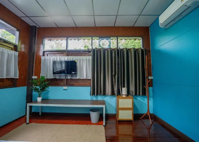 別荘 Canal-side Wooden House 3br Private Garden バンコク都