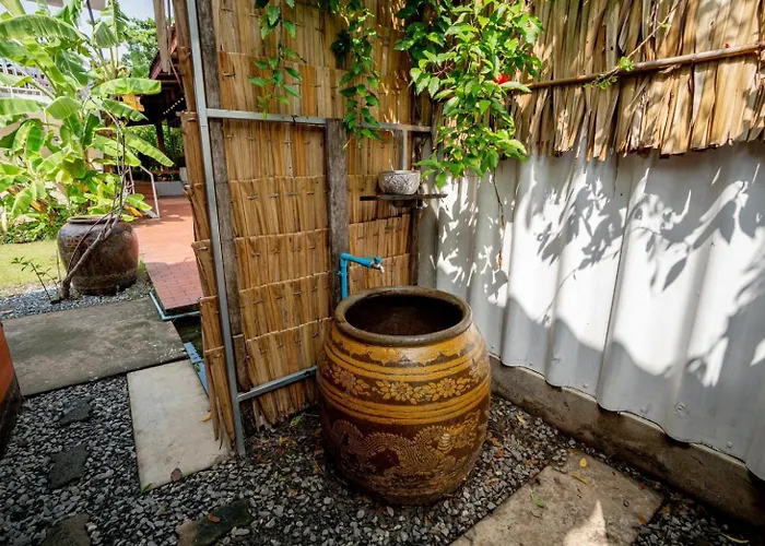 Canal-side Wooden House 3br Private Garden バンコク都