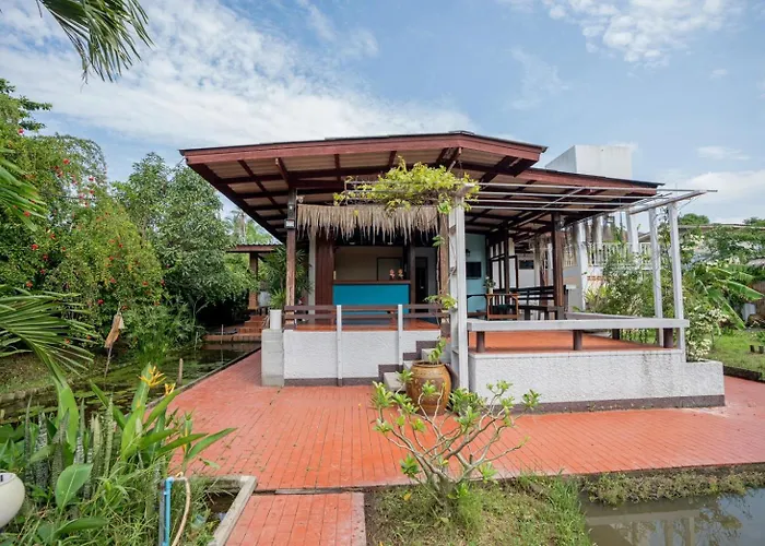 Canal-side Wooden House 3br Private Garden