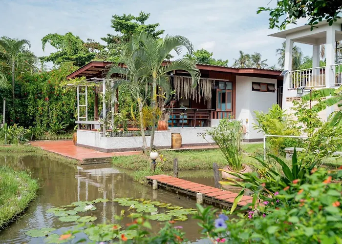 Canal-side Wooden House 3br Private Garden バンコク都