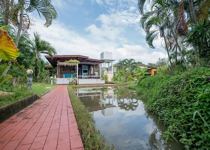 別荘 Canal-side Wooden House 3br Private Garden バンコク都
